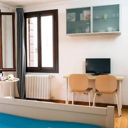 Easy Solutions - Damiano Chiesa - Rm Homes Apartment Padova